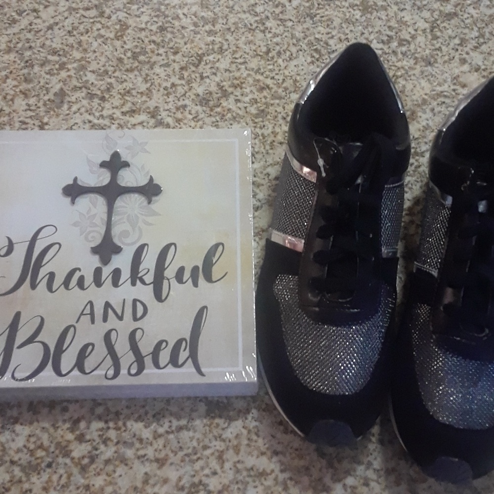 🎉🎉Host Pick!!!!🎊🎊🎊🥇🥇Sneakers